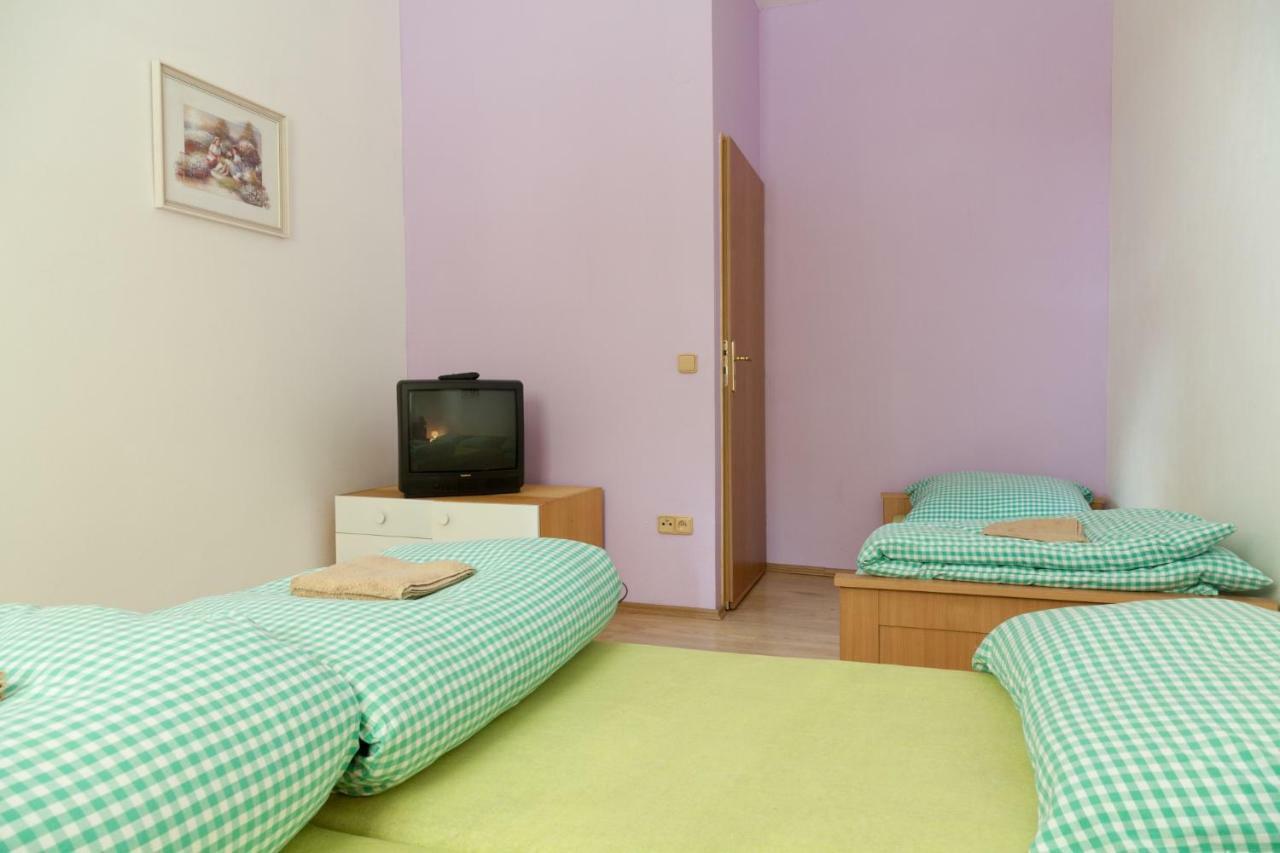 Restaurace penzion Pod Šumárníkem Tvarozna Lhota Exterior foto