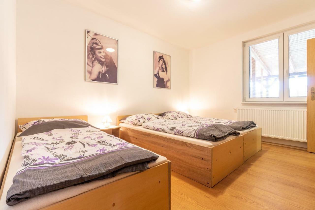 Restaurace penzion Pod Šumárníkem Tvarozna Lhota Exterior foto