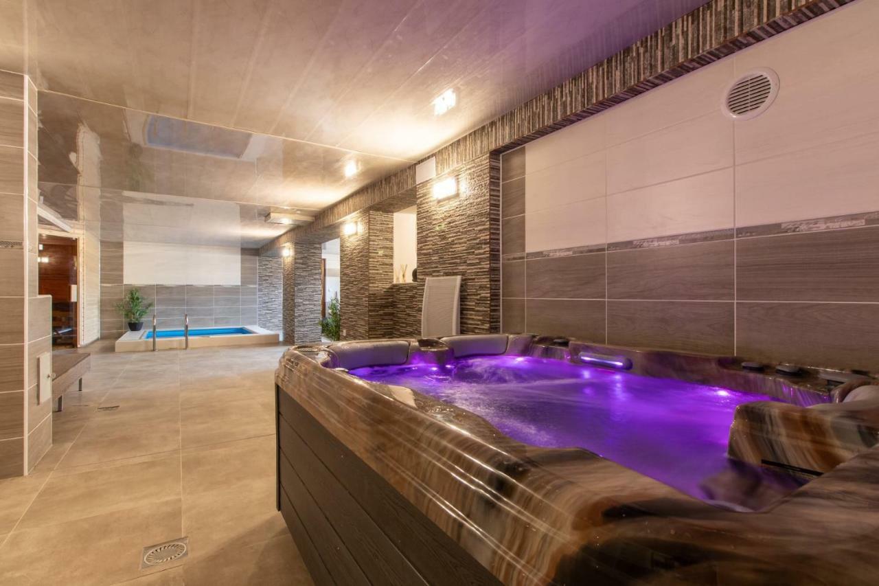 Restaurace penzion Pod Šumárníkem Tvarozna Lhota Exterior foto
