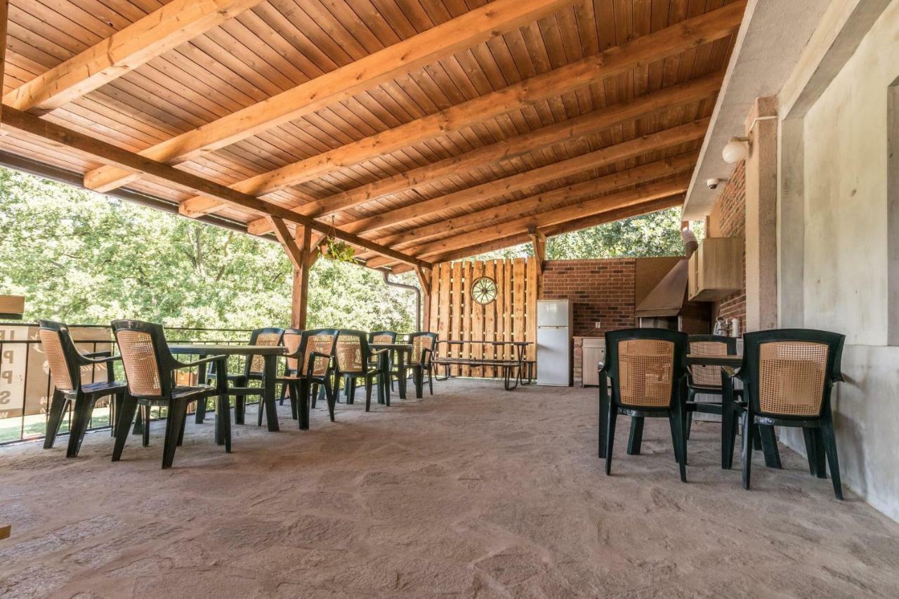 Restaurace penzion Pod Šumárníkem Tvarozna Lhota Exterior foto
