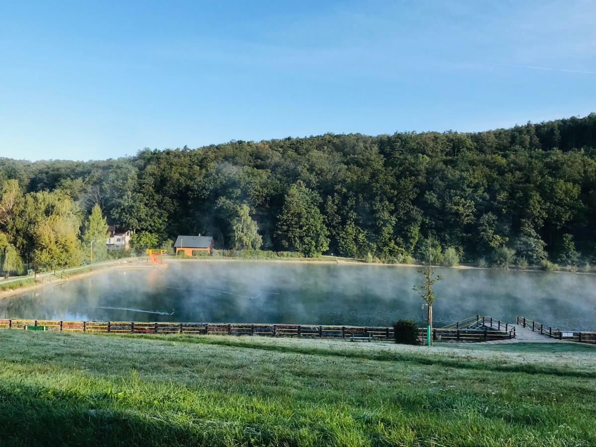 Restaurace penzion Pod Šumárníkem Tvarozna Lhota Exterior foto