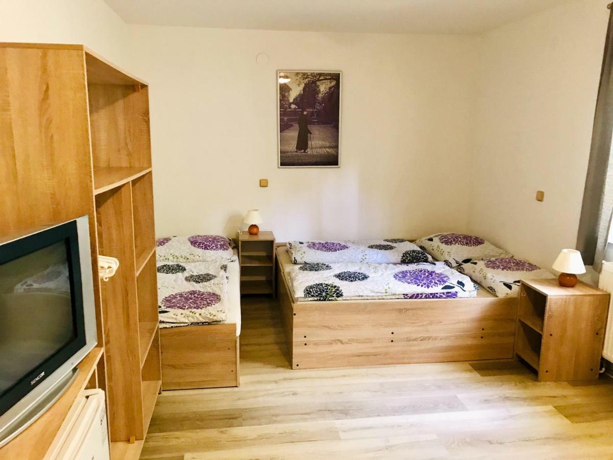 Restaurace penzion Pod Šumárníkem Tvarozna Lhota Exterior foto